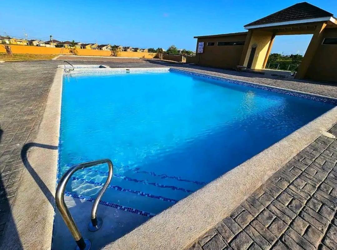 Old Harbour Bellarose At Colbeck ,Gated With Pool, Stylishly Modernヴィラ エクステリア 写真